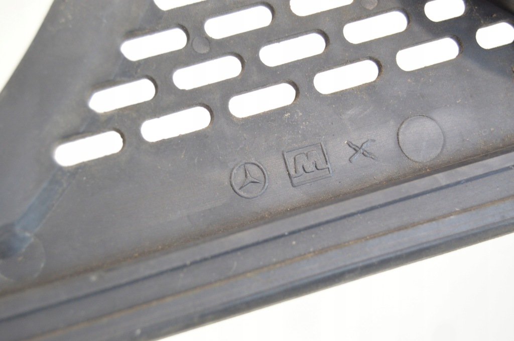 Захист механізму двірники жабо mercedes r129 sl 1298240019 Ціна