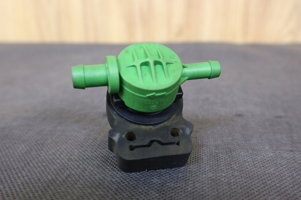 фото №3, Mercedes slk r170 электроклапан топлива a0004703293