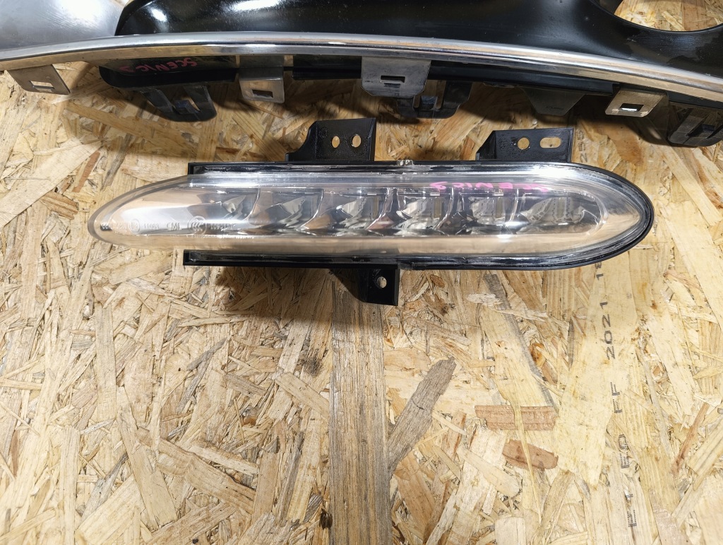 Решітка бампера ліва протитуманна фара led хром renault scenic 3 рестайлінг  623845685r Недорого