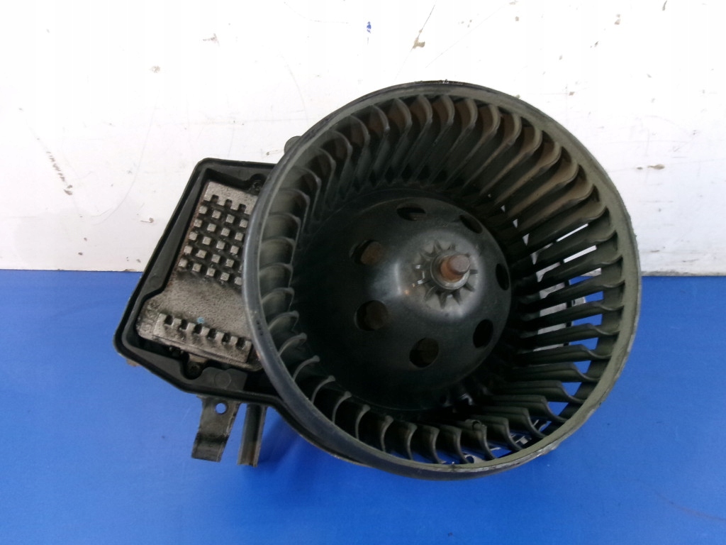 фото №1, Mercedes c w203 воздуходувка воздуха обдув резистор