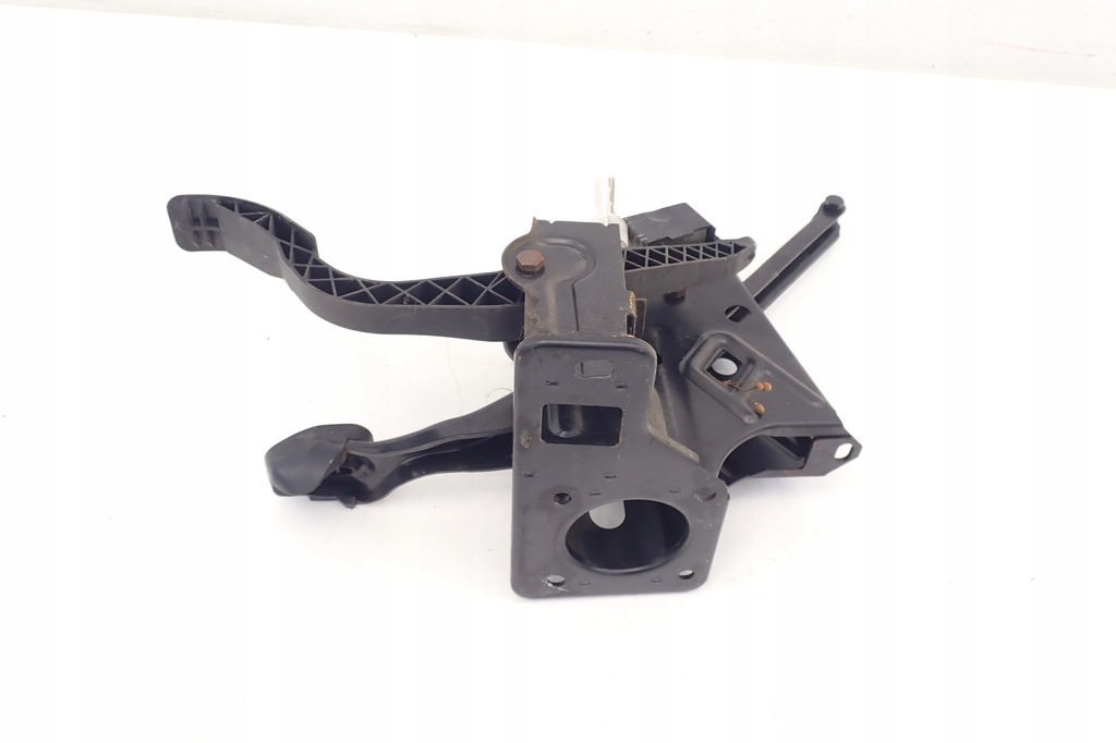 фото №4, Vw bora 2.3 v5 педаль тормоза