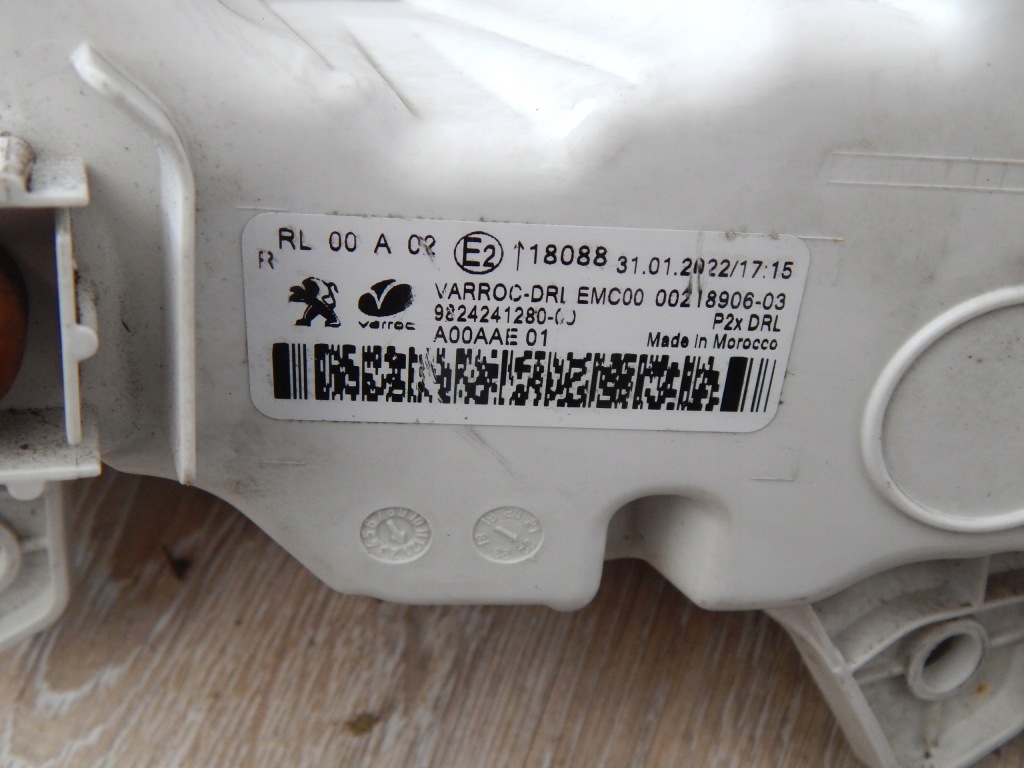 Лампа противотуманная фара led drl правый peugeot 208 ii 2 9824241280 оригинал европа Оригинал