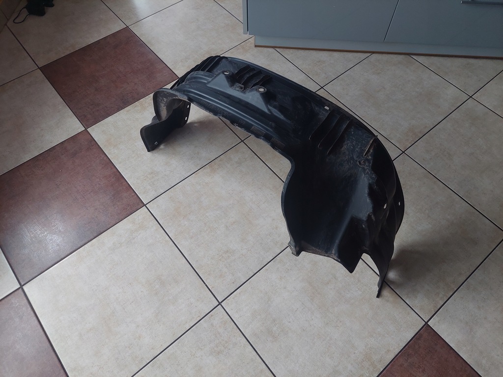 фото №1, Подкрылок - левый задняя --- toyota hilux viii