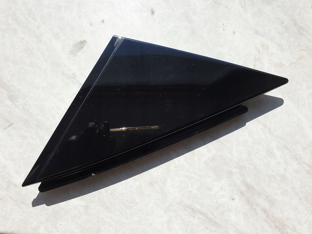 фото №1, Заглушка треугольник зеркало правый перед volvo xc40