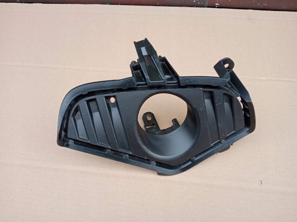 фото №1, Toyota rav 4 правая решётка бампера перед 52127-421