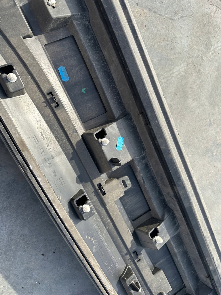 Молдинг дверь правый задний  audi q7 4m0853060e Цена