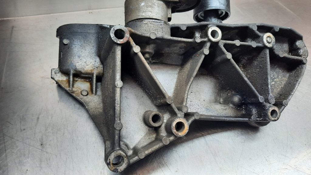 фото №8, Кронштейн генератора 7700115750 volvo v40 s40 1.9 dci