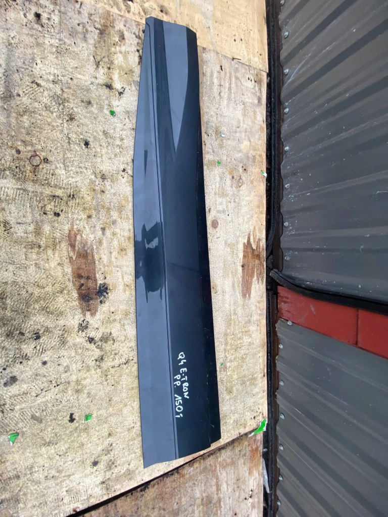 фото №1, Audi q4 e-tron молдинг дверь правых передних