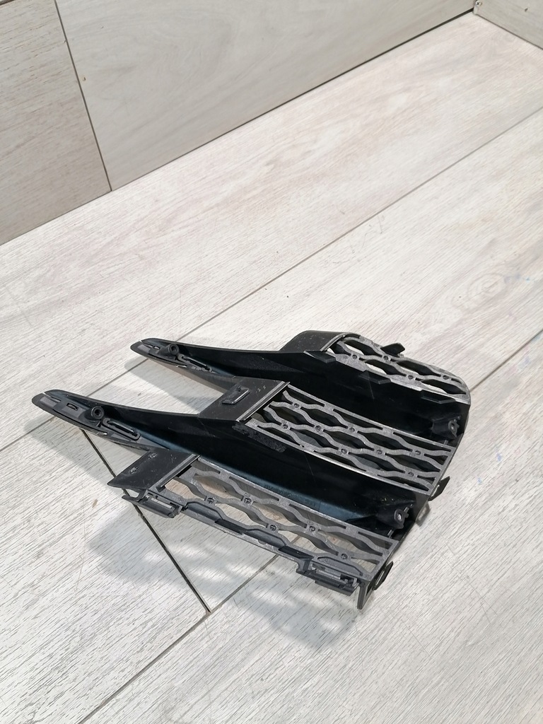 фото №9, Velar dynamic решётка бампер левый перед j8a2-17e852-ab