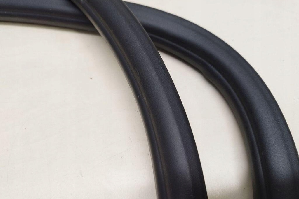 фото №12, Прокладка кузовна задніх двері porsche cayenne 92a 7p0867367d 4.8l