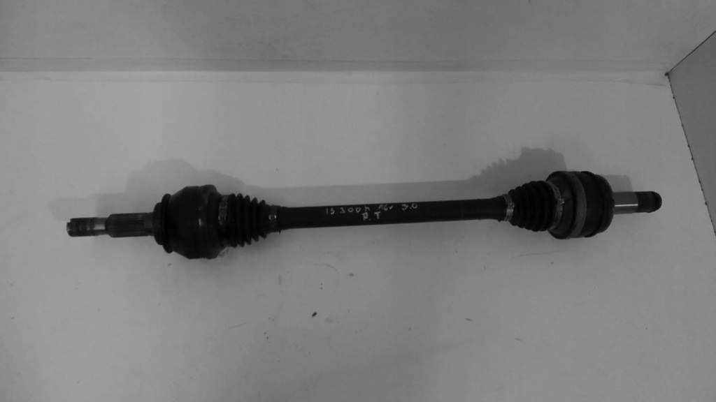 фото №1, Lexus is 300h 200t 2.5b hybrid 16r приводной вал правая задняя