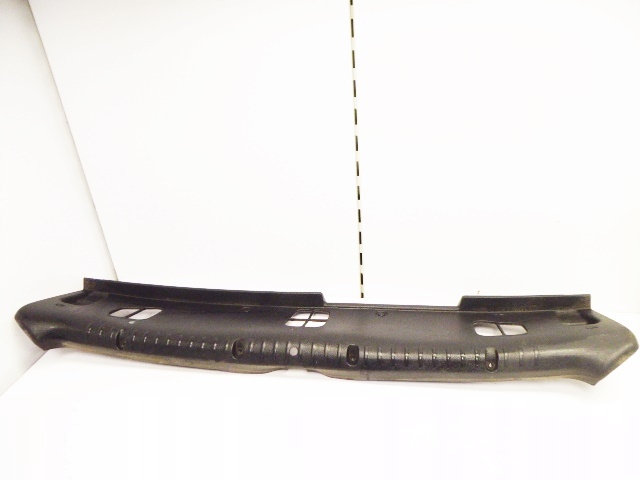 Купить Clio 2 рестайлинг  накладка поперечина порог багажника задняя 5d