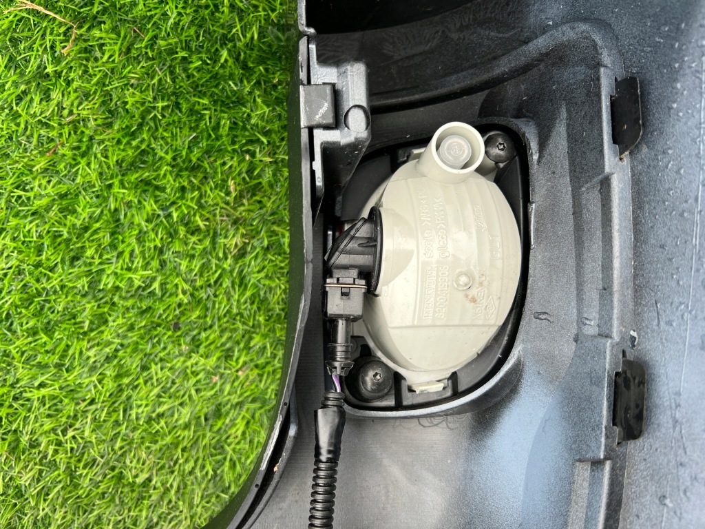 Renault kangoo бампер задній szary kompletny pdc 8200436723 Ціна