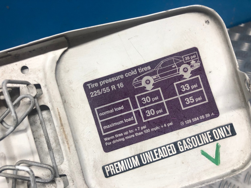 Mercedes sl r129 кришка заливної пального 1295840539 Ціна