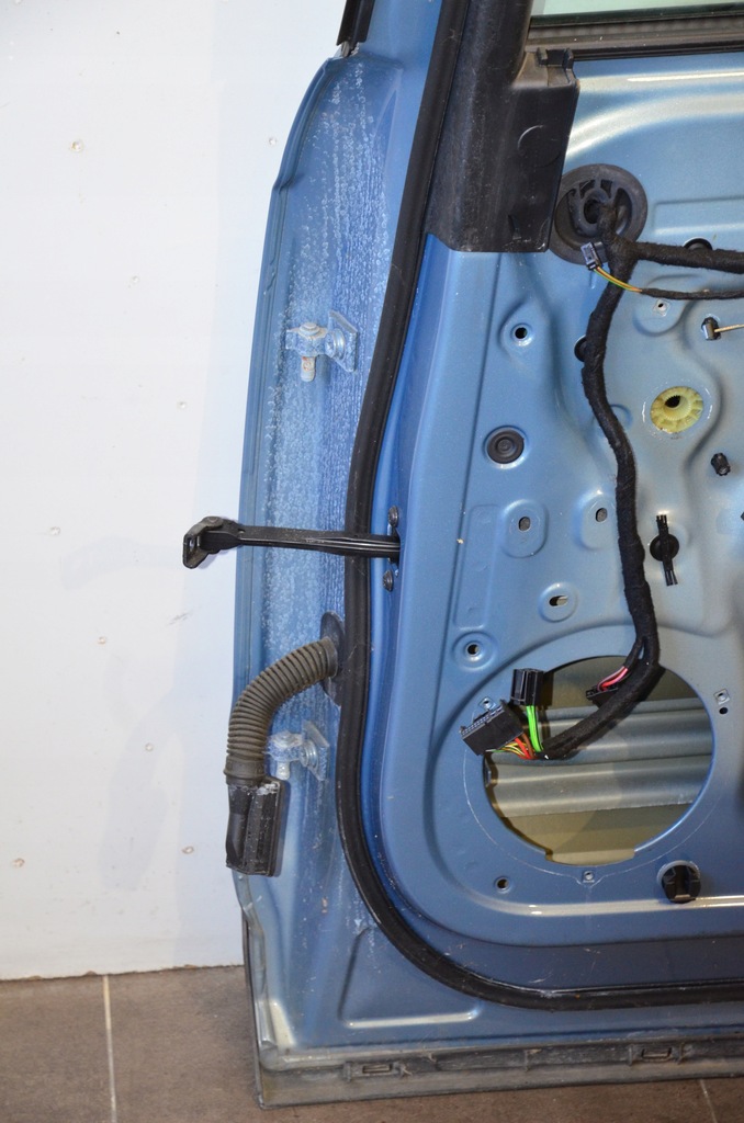 фото №10, Audi q3 8u0 дверь задние правое голубой