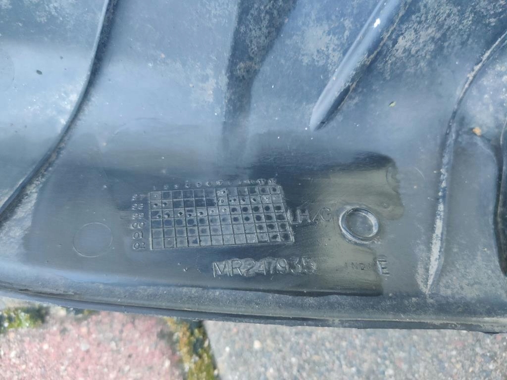 фото №11, Задній бампер mitsubishi space star i 98-04