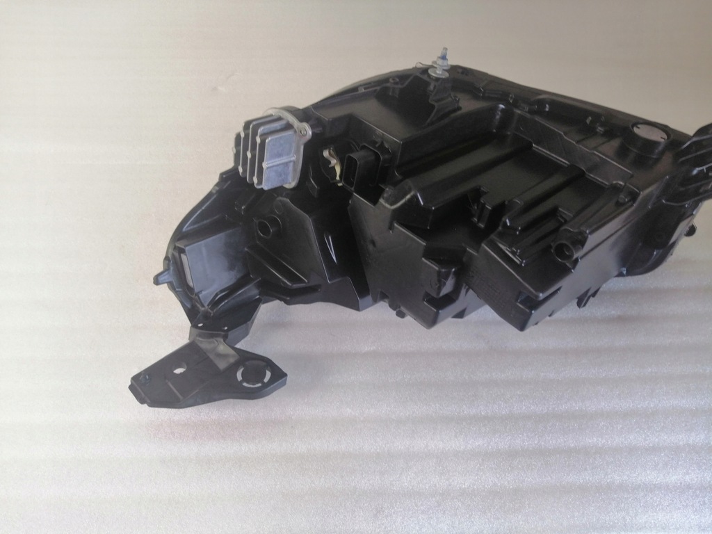 фото №12, Opel corsa f лампа перед права led