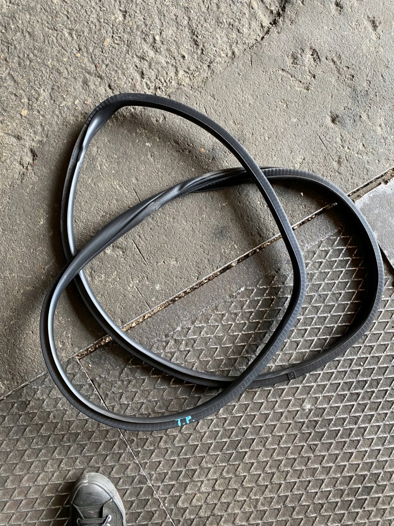 фото №1, 84 jeep grand cherokee wk2 прокладка дверь задняя r