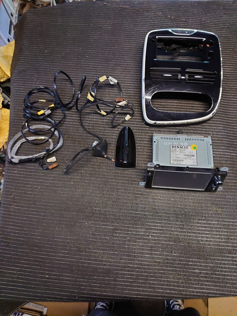 фото №1, Дисплей екран рамка navi антена clio iv 281159186r