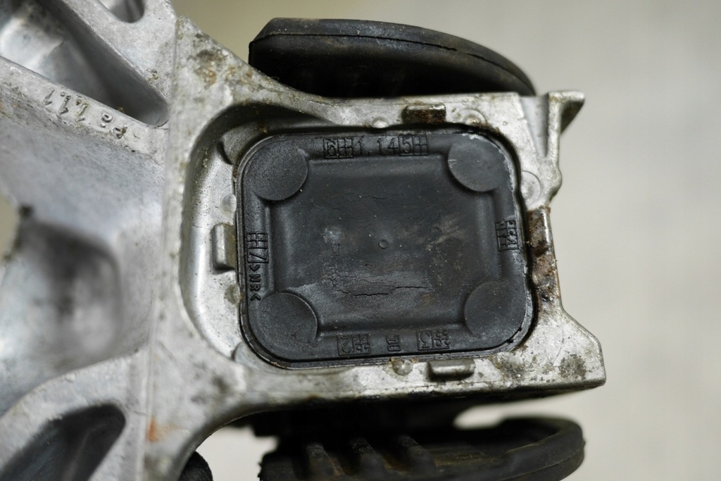 фото №6, Кронштейн подушка коробки peugeot 407 sw 2.2 b