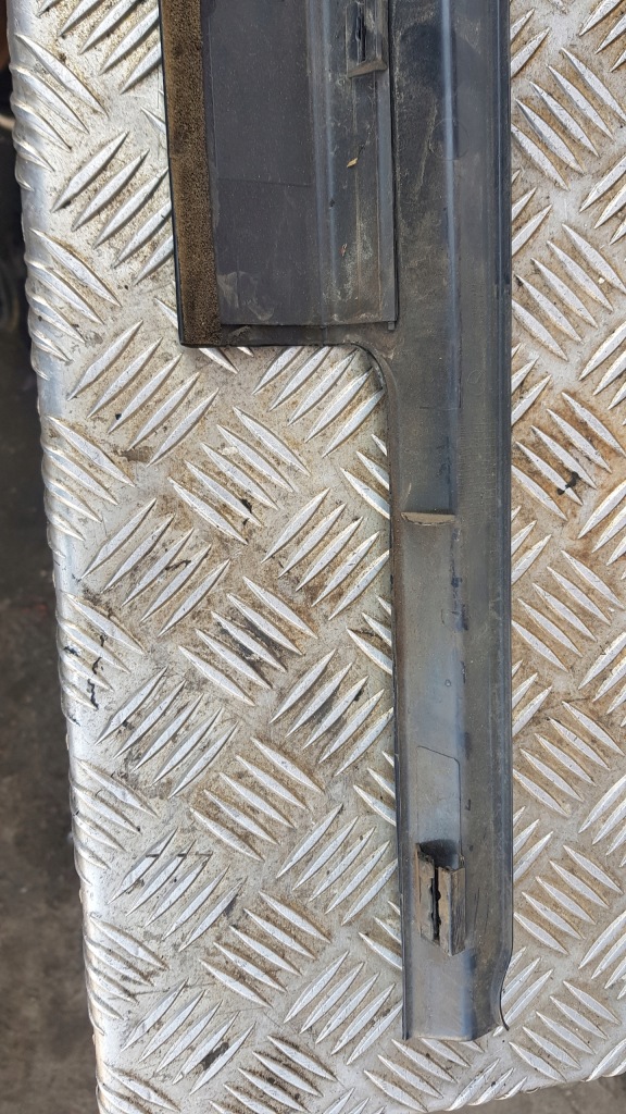 Mercedes w169 молдинг поріг задній задня Оригінал