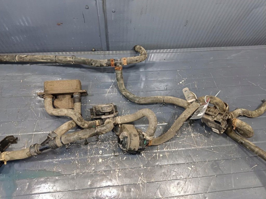 фото №2, Tesla model s насос воды шланги помпа