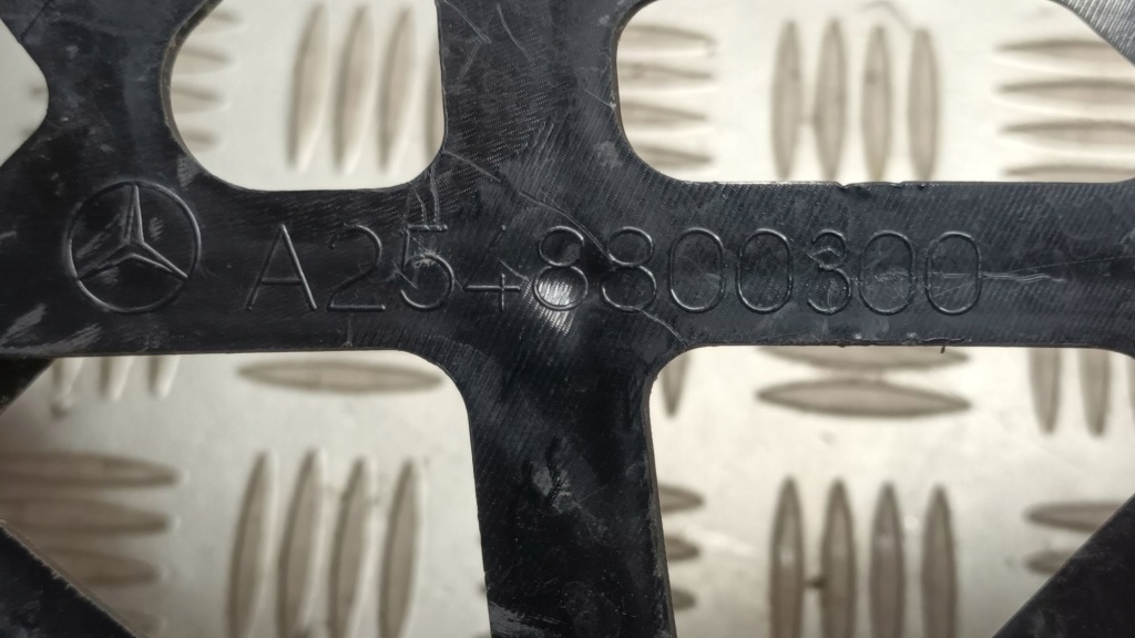 Правий або ліве кронштейн  бампера заднього mercedes glc w254 amg 2022- Київ