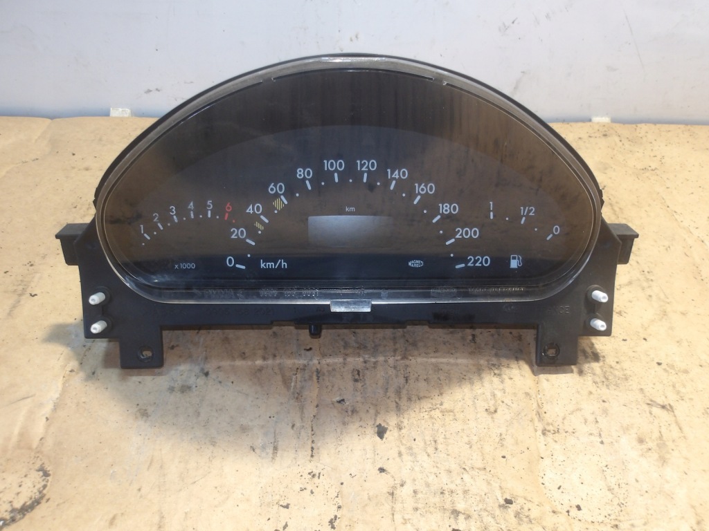 Купити Приладова панель панель mercedes a klasa 09052689902