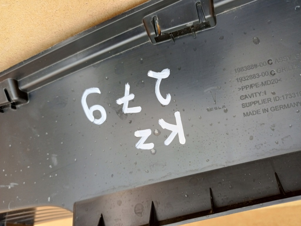 Tesla model y рестайлінг  25- решітка нижня бампера перед 1983889-00-d 193288300c= Київ