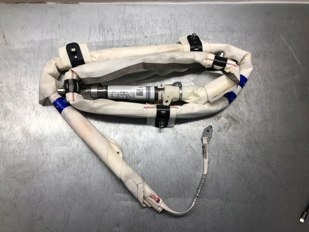 фото №1, Шторка безопасности подушка безопасности audi оригинальный номер 8k0880741f