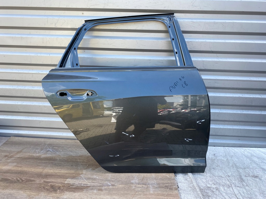 фото №1, Audi a6 c8 kombi дверь задние правое правый задняя