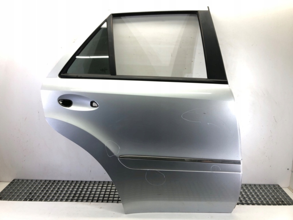 Купити Двері правий задній mercedes w164 suv 05-12