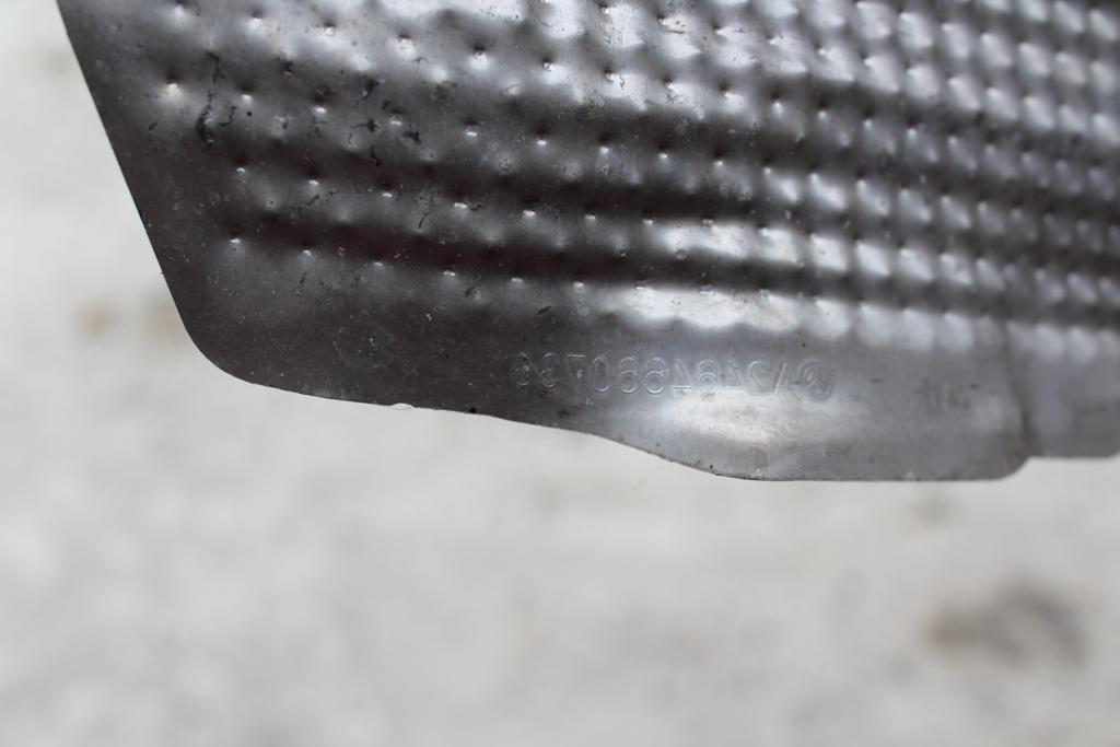 Накладка теплова mercedes cla w117 рестайлінг  a2464660736 в Україні