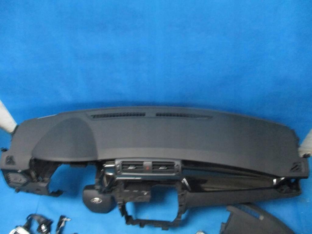 фото №6, Консоль приборная панель приборная панель mahindra kuv100 g80 комплект