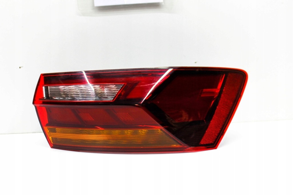 фото №11, Лампа правая задняя vw jetta mk7 17a945096 1.4l бензиновый 110kw 2019