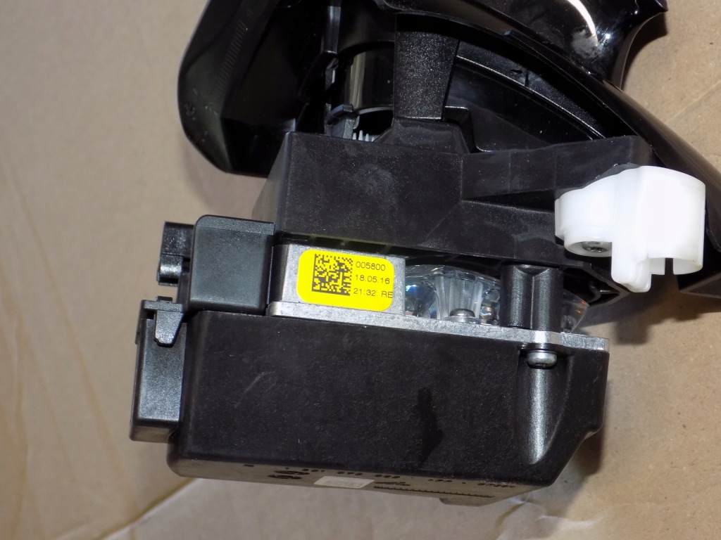 Частина лампи права сторона mercedes gls Зі Шроту