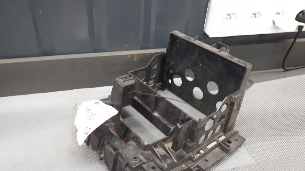 фото №10, A2516800014 рамка радио туннель mercedes w251