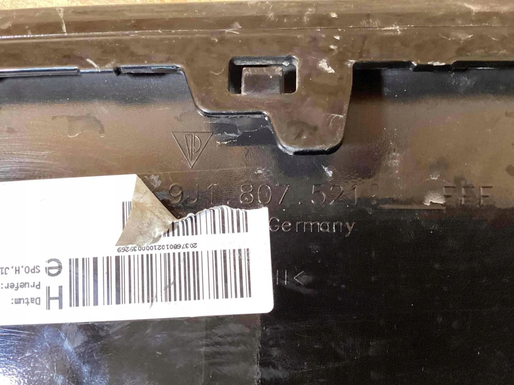 фото №8, Porsche taycan 9j1 2019 с задний спойлеры