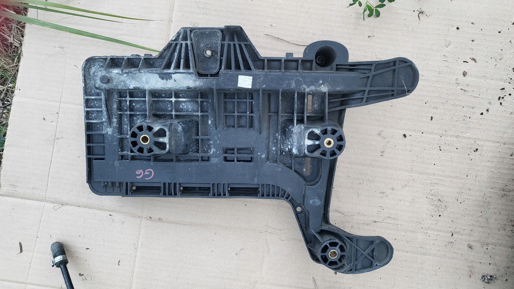 фото №1, Основа корпус акумулятор volkswagen оригінальний номер 1k0915333c