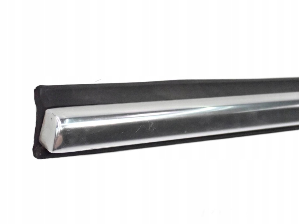 фото №10, Молдинг уплотнитель стекло a8 s8 левая задняя 4d0853767e