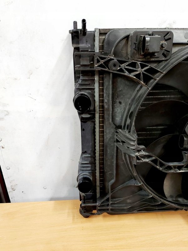 Nissan qashqai j10 1.6 16v радиатор воды вентилятор комплект Цена