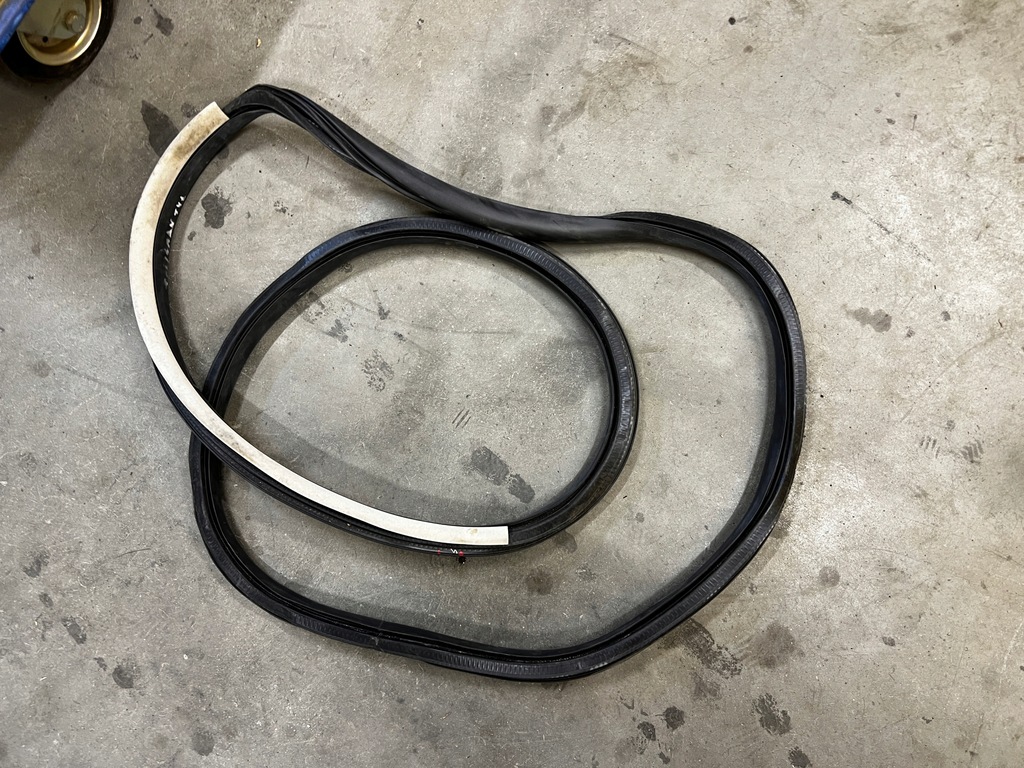 фото №1, Прокладка кузовна двері задня правий лівий renault talisman sedan initiale