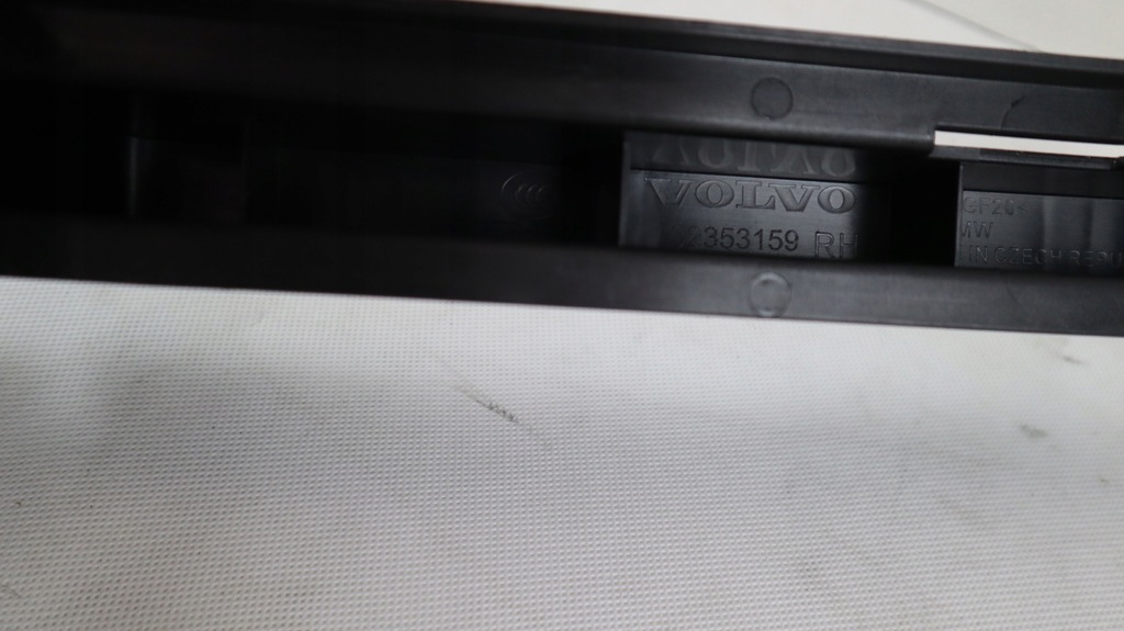 фото №5, Volvo xc40 молдинг багажника правая 32353159