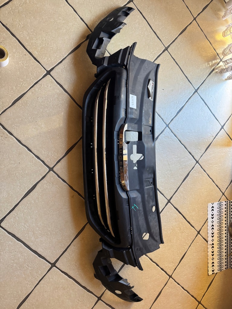 фото №1, Peugeot 2008 решётка радиатора решётка радиатора оригинал