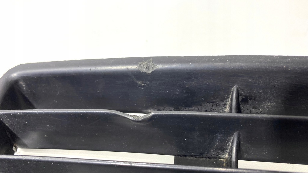 фото №15, Решётка бампера audi a4 b5 lift 8d0807683