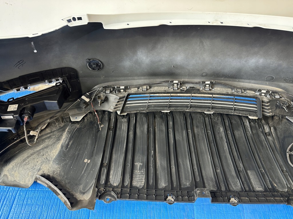 фото №13, Kompletny tesla y 20-24 1492555-00-c бампер передний плита противотуманные фары оригинальный номер oem