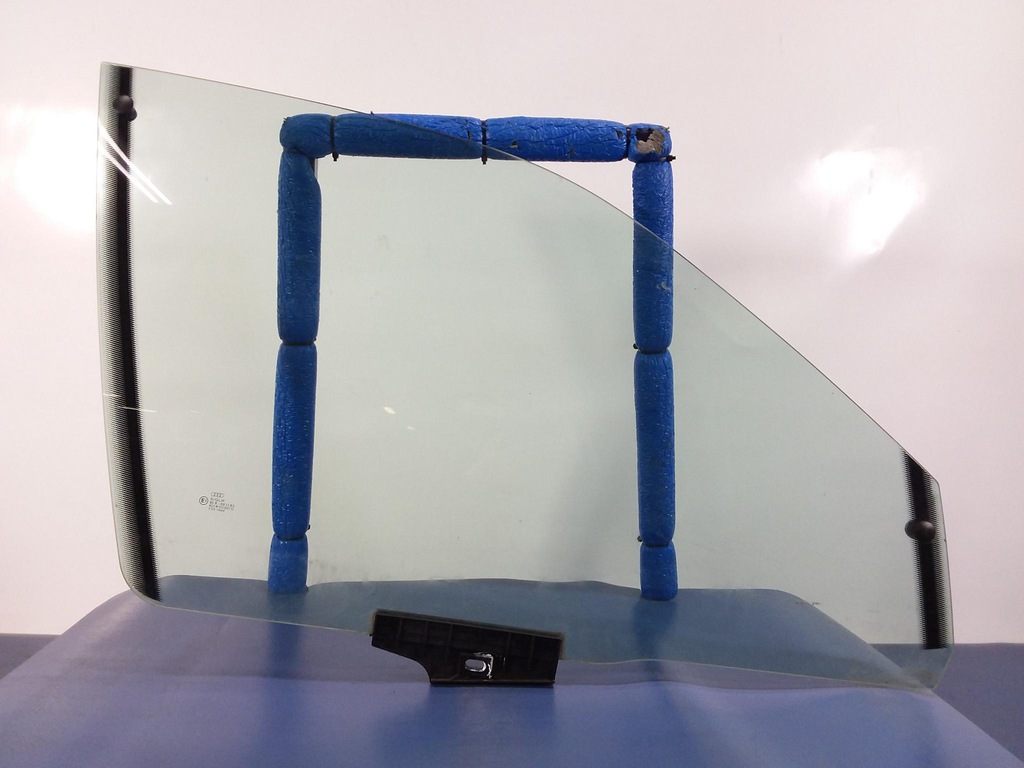 фото №1, Audi a6 c4 стекло дверная правая передняя