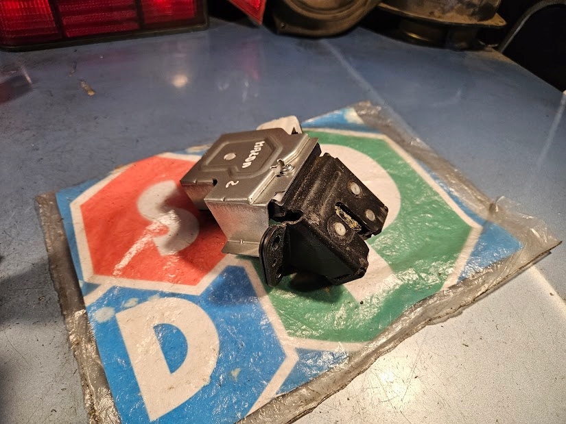 фото №1, Задний замок крышки багажника mazda 2 ii