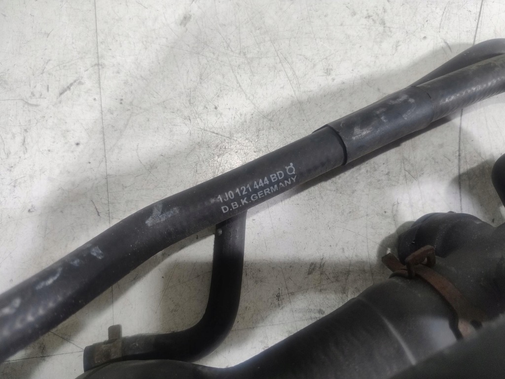 фото №5, Патрубок труба води seat toledo 1.8 16 v 06a121133j