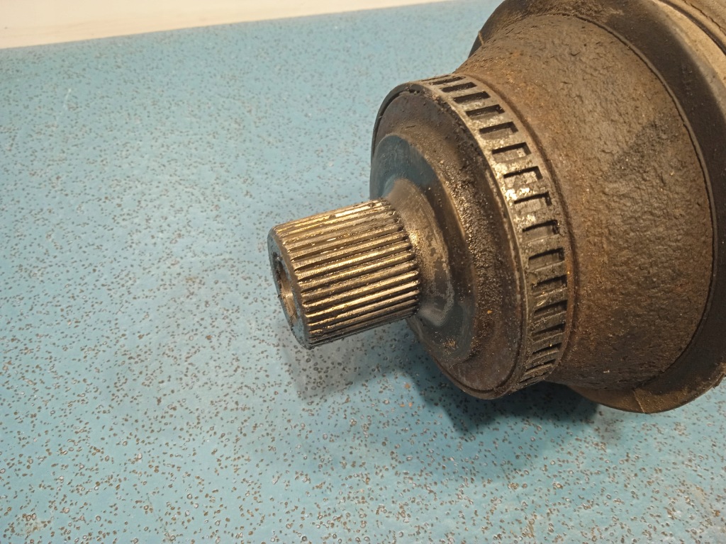 Skoda superb 1 2.8 v6 приводной вал левая перед 8d0407271bc в Украине